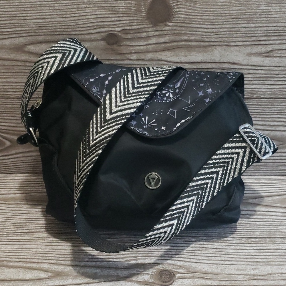 Ivivva Black And Gray Nylon Crossbody bag